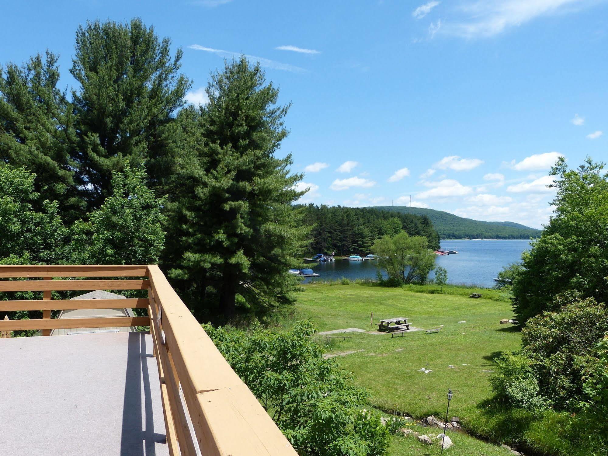 Inn At Deep Creek Окленд Экстерьер фото